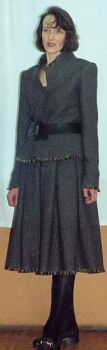 костюм: жакет и юбка в бантовую складку