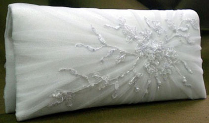 Свадебный клатч с драпировкой из сетки