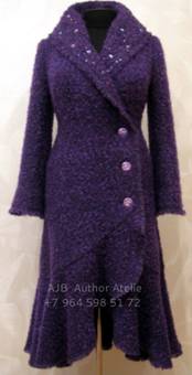 Демисезонное элегантное пальто, с воланом по низу изделия.