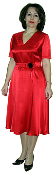 Платье из натурального красного шелка.