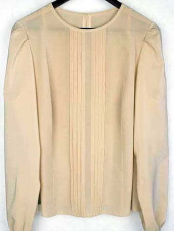 блузка с вертикальными складками
