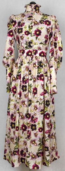 чайное платье из ткани с цветочным принтом