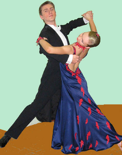 Платье для бальных танцев и смокинг. Платье из 8 годированных клиньев, с асимметричным вырезом спереди и сзади, низ платья на ригелине. 