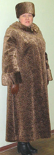Пальто и шапочка из искусственного меха втачной годированный рукав