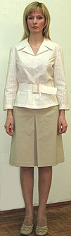 Блузка Лиф четырехшовный, выполнен «на елочку». Использован прием перевода вытачек на косой полосе