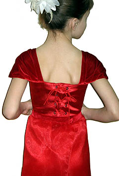 юбка состоит из четырех лепестков, лепестки на поясе и бретели из бархата.