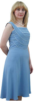 Платье из шелка с единственным вертикальным швом по спинке без нагрудных и талиевых вытачек
