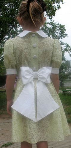 Dress is smart with bowknot for girls
