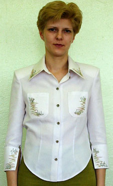Блузка из натурального хлопка, втачной воротник на стойке, втачной рукав 3/4 с манжетами, лиф без нагрудных вытачек 